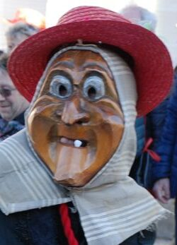 Chrottni — traditionelle Holzmaske der Fasnacht Flums